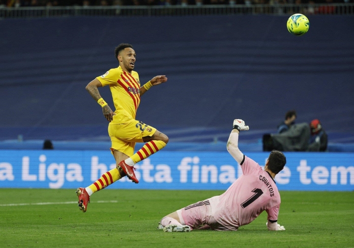 Real Madrid vs Barcelona: Chờ phép màu của Xavi trong tháng 10 giông bão của Barca 203483