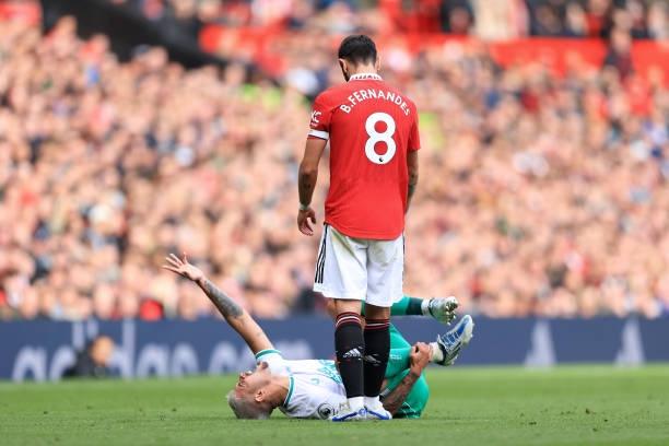 Tranh cãi xung quanh việc MU mất trắng trợn quả penalty trước Newcastle 203717