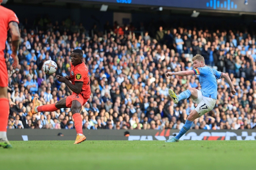 Man City vượt ải Brighton, Pep ngầm khen Haaland giỏi hơn Messi 207076
