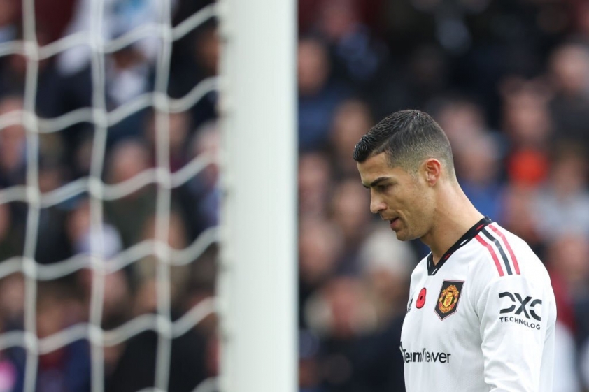 Ronaldo tiếp tục có ngày thi đấu thất vọng khi tỏ ra vô hại trước hàng thủ Aston Villa. Ảnh: Internet