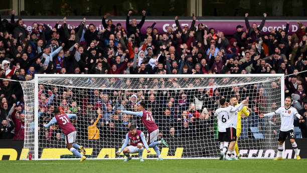 Ronaldo hóa 'đô vật', thảm hại ra sao trong ngày MU thua đậm Aston Villa? 214468