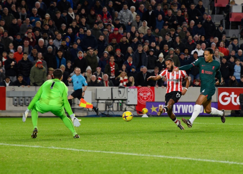 HLV Jurgen Klopp: 'Liverpool vụn vỡ hoàn toàn trước Brentford' 238597