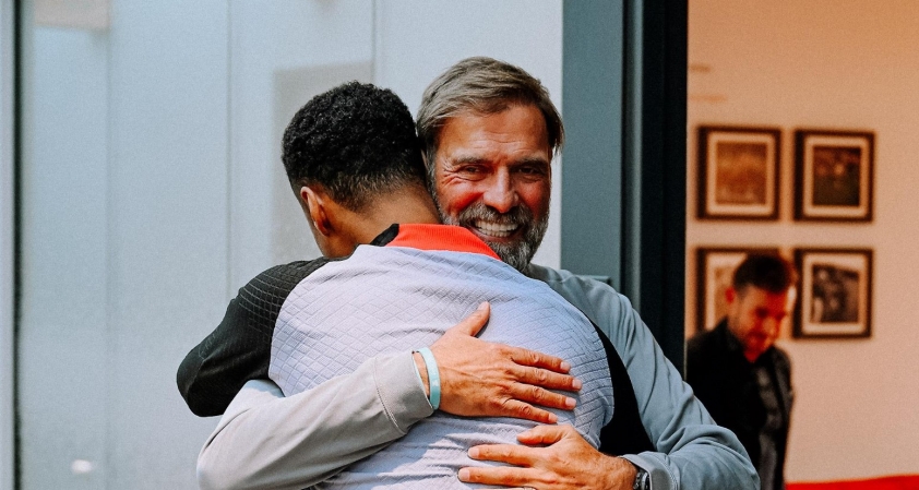 Thua thảm Brighton, HLV Klopp gửi 'tín hiệu khẩn' tới BLĐ Liverpool 242197