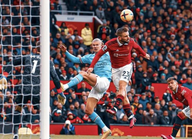 Ten Hag nói thẳng lý do để Luka Shaw đá trung vệ tại MU 242935