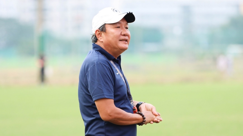 coach-hoang-van-phuc-sai-gon-fc-training-session-november-2019_mrioqelrkbmx1mgpcbo3vu3nc