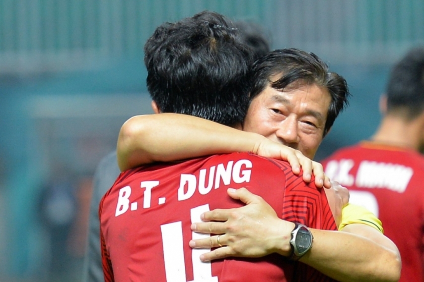 hlv-bae-ji-won-chi-tap-trung-cho-dtqg-bong-da-viet-nam-se-thut-lui-35f-5461059