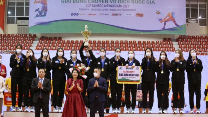 Đương kim VĐQG nhận tài trợ khủng sau chức vô địch thứ 12 105781