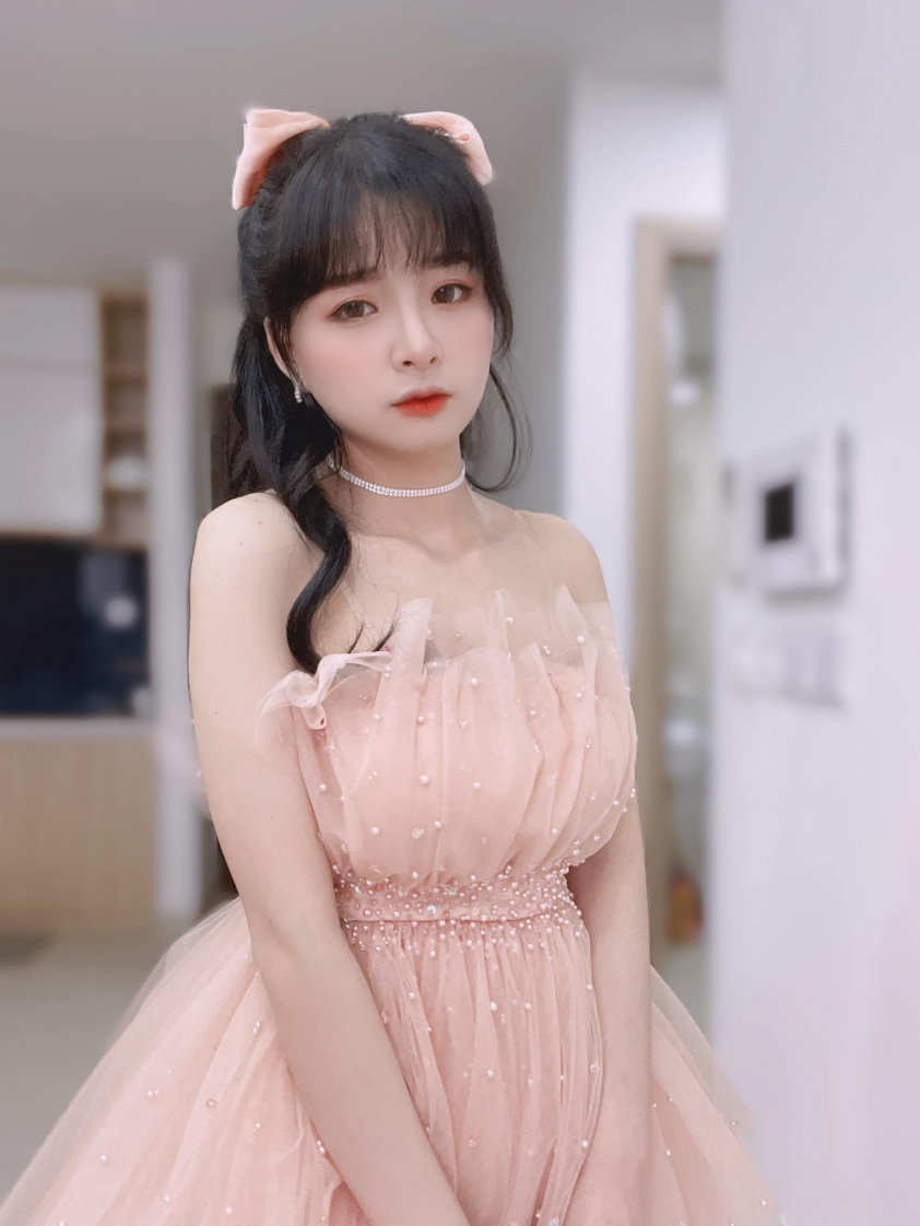 meo 2k4 la ai? nu streamer lien quan cua V Gaming