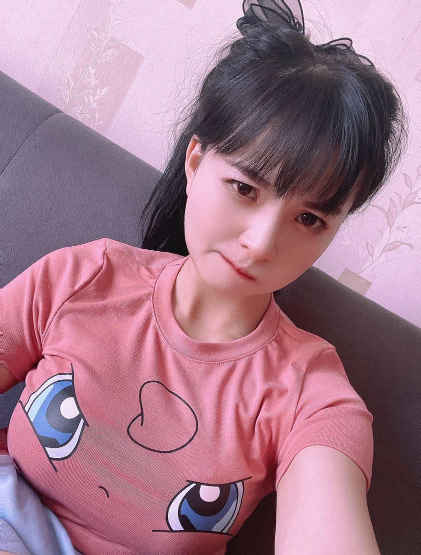 ve dep hut hon cua nu streamer lien quan mobile meo 2k4