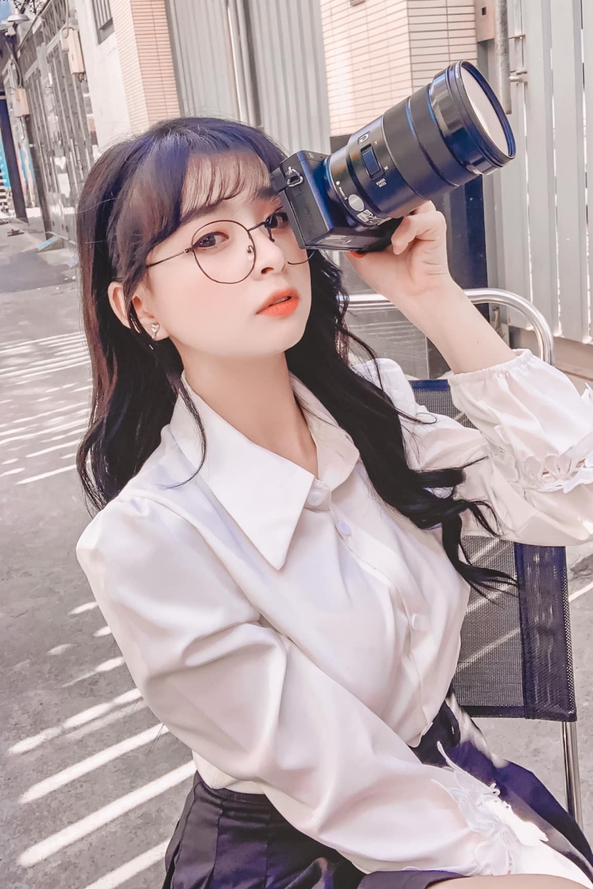 ve dep hut hon cua nu streamer lien quan mobile meo 2k4