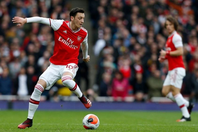 Bỏ rơi Ozil, liệu Mikel đã hối hận? (Ảnh: Internet)