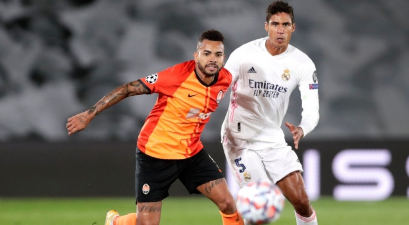 Varane tiếp tục phòng ngự hớ hênh trước đội bóng Shakhtar Donetsk (Ảnh: Internet)