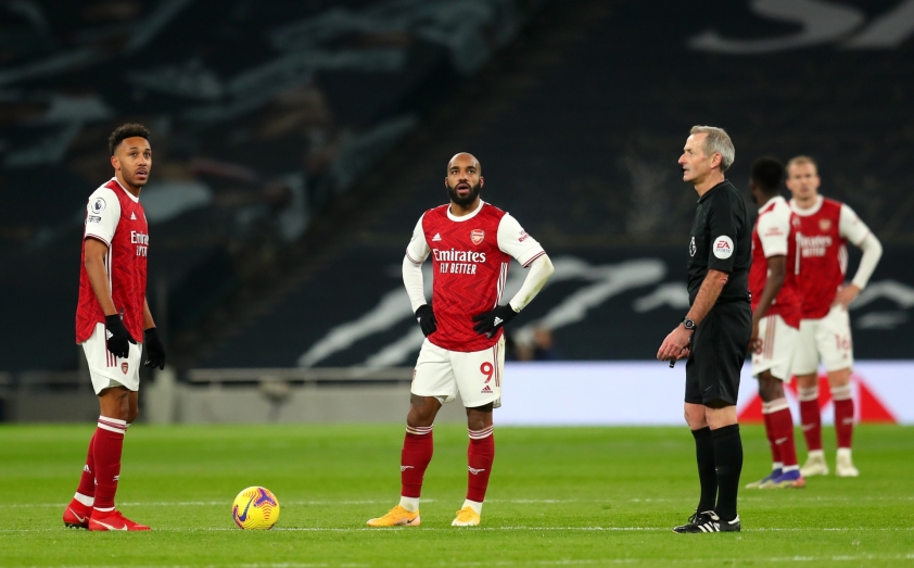 Arsenal hoàn toàn bất lực trước khung thành của Gà trống (Ảnh: Internet)
