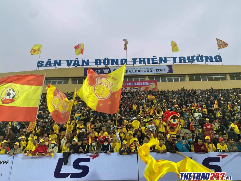Đội bóng thành Nam với điểm tựa sân nhà đã chơi trận đấu cực hay (Ảnh: Thu Nga)