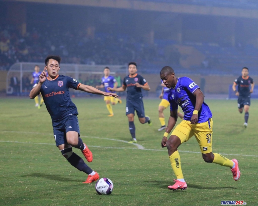 Bruno Cunha thể hiện quyết tâm có được bàn thắng đầu tiên trong mùa giải mới (Ảnh: Lê Thành)