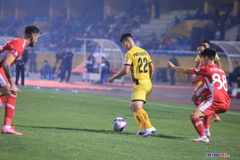 Phú Nguyên đang bay cao trong màu áo Hải Phòng FC (Ảnh: Thái Việt)