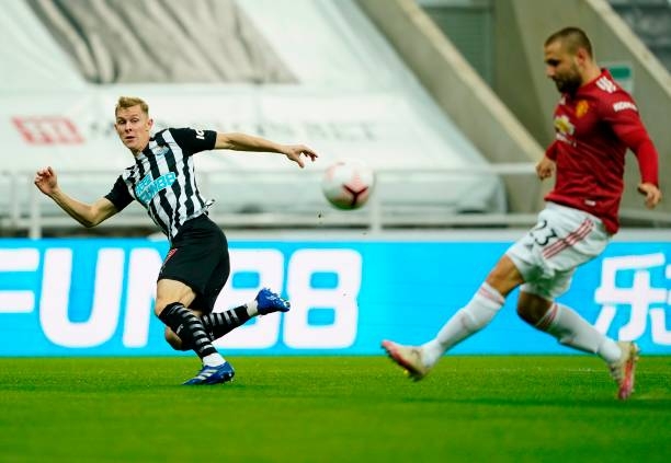 Trực tiếp Newcastle 1-0 MU: Shaw phản lưới Ảnh 1