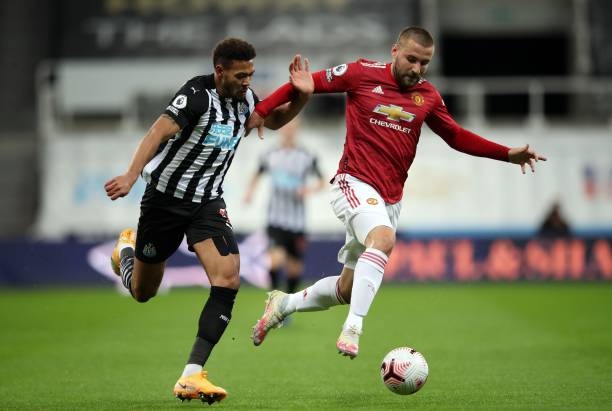 Trực tiếp Newcastle 1-0 MU: Shaw phản lưới Ảnh 1