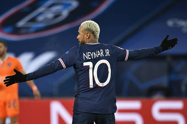 Trận PSG - Istanbul tạm dừng vì trọng tài phân biệt chủng tộc Ảnh 1