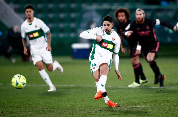 Trực tiếp Elche 1-1 Real Madrid: Đội khách áp đảo Ảnh 1
