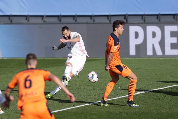 Trực tiếp Real Madrid 1-0 Valencia: Benzema nổ súng Ảnh 1