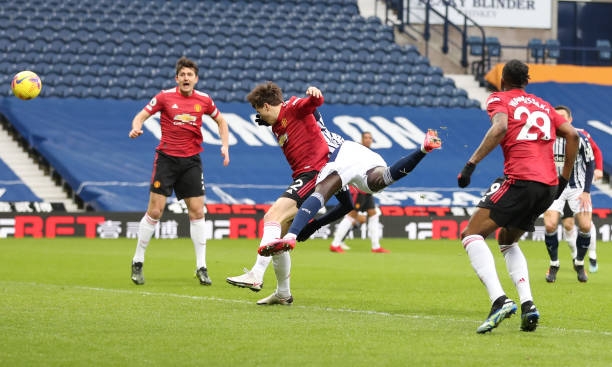 Trực tiếp West Brom 1-0 MU: Bàn thắng phủ đầu Ảnh 1