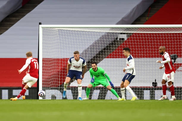 Trực tiếp Arsenal 1-1 Tottenham: Odegaard gỡ hòa Ảnh 1