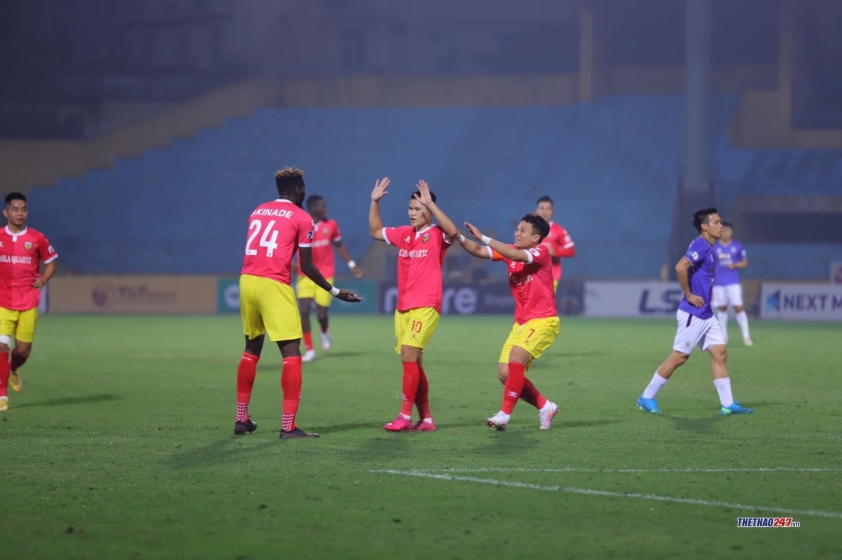 Trực tiếp Hà Nội 0-1 Hà Tĩnh: Đội khách dẫn trước Ảnh 1