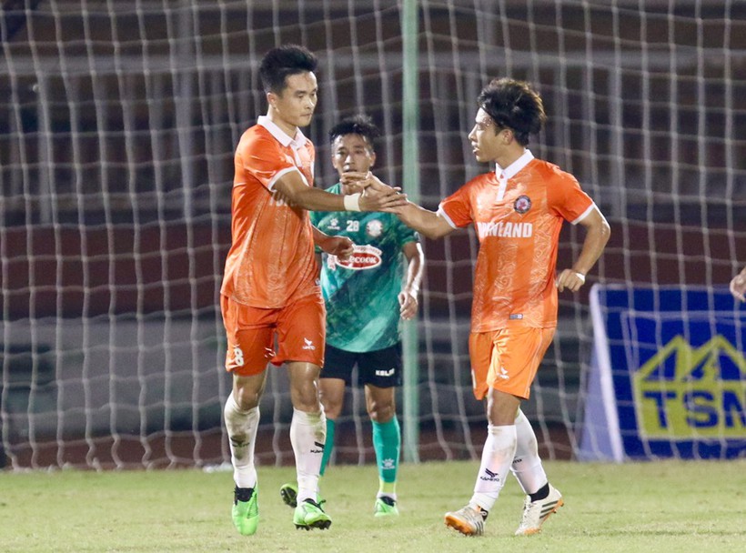HLV Polking thua đau ở phút bù giờ trước tân binh V-League Ảnh 1