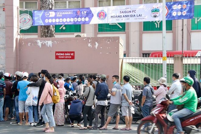 Hàng nghìn CĐV bất bình khi mua vé xem Công Phượng thi đấu Ảnh 1