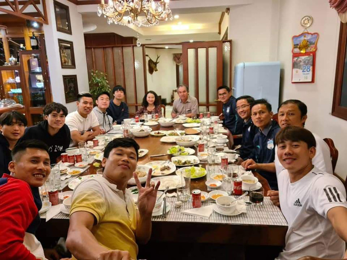 Bầu Đức mời Kiatisak, Công Phượng đến nhà Ảnh 1