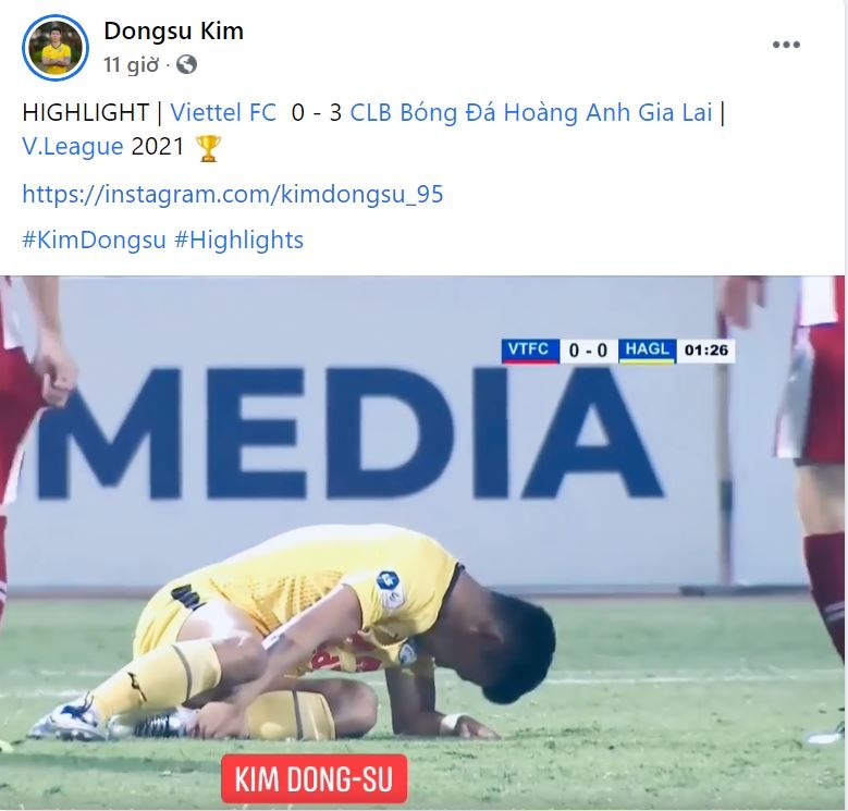 Toàn đội HAGL ăn mừng chiến thắng với NHM Ảnh 1