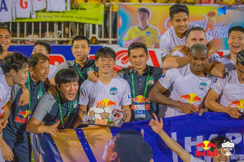 'Người hùng' của HAGL nhận món quà bất ngờ Ảnh 1