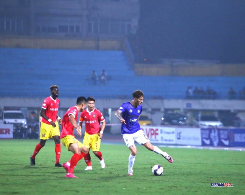 Trực tiếp Hà Nội 0-1 Hà Tĩnh: Đội khách dẫn trước Ảnh 1