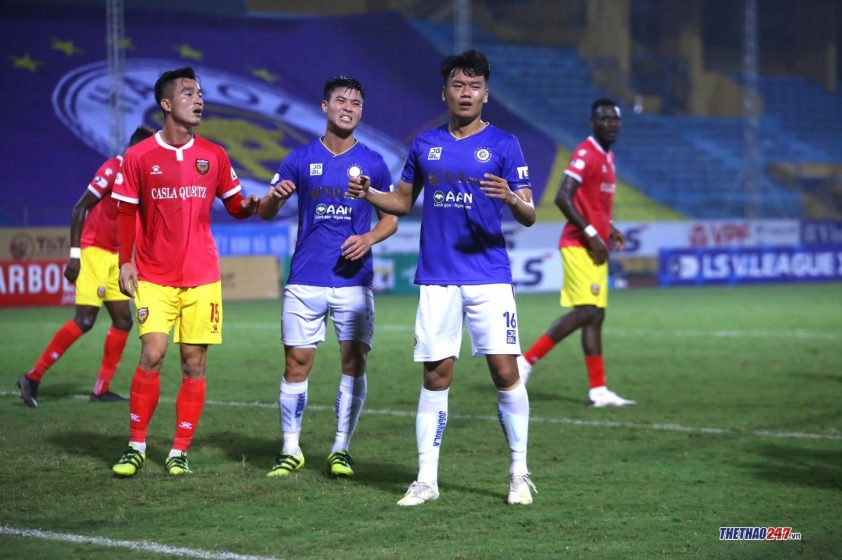 Trực tiếp Hà Nội 0-1 Hà Tĩnh: Đội khách dẫn trước Ảnh 1
