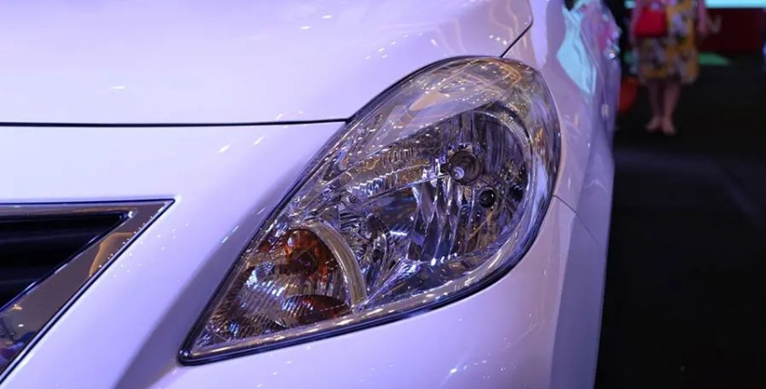 Đèn pha Nissan Sunny