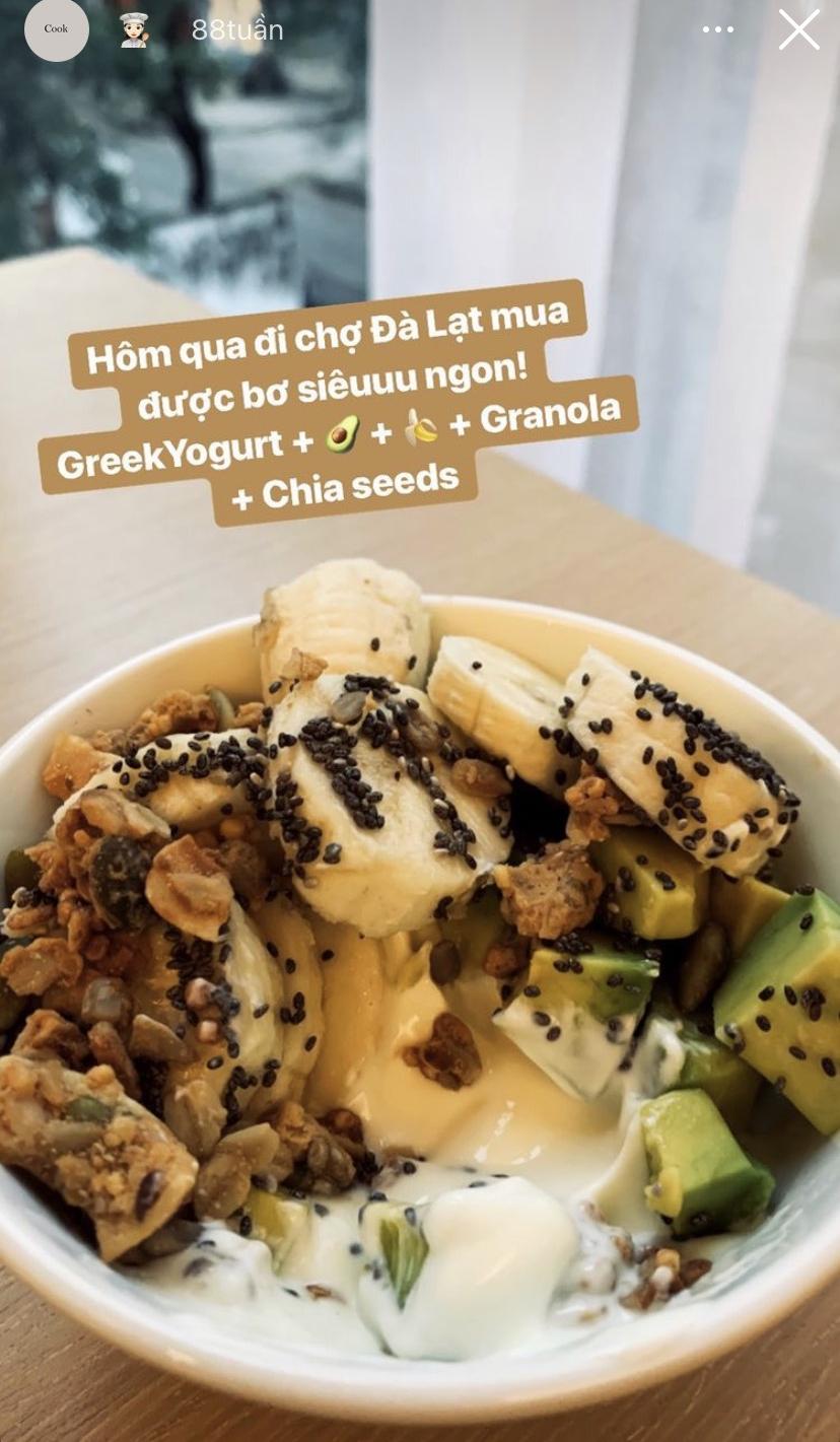 Co nang tron sua chua cung voi bo, hat chia va Granola de an chung