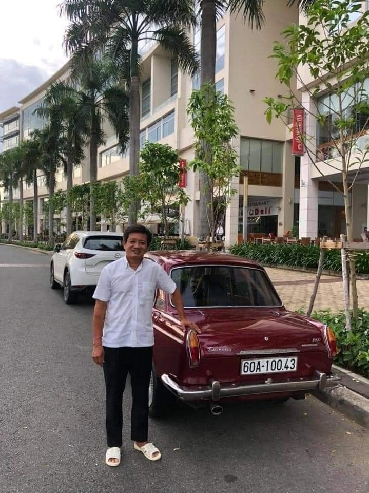 Ông Đoàn Ngọc Hải và chiếc xe cổ Daihatsu Compagno 1000 Berlina