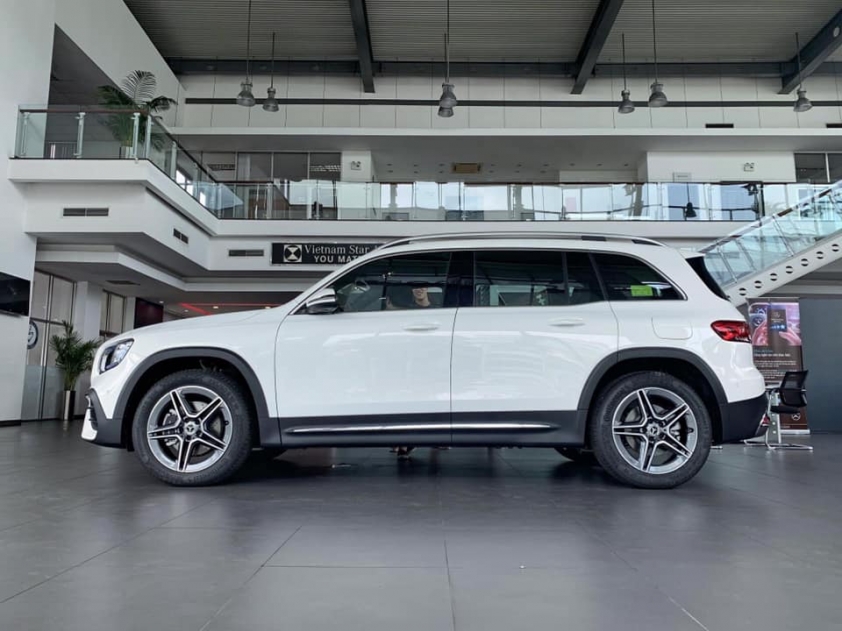 Thân xe Mercedes GLB 200 AMG