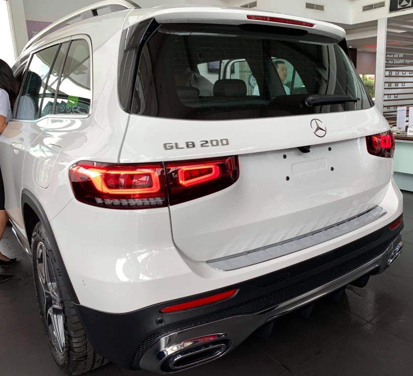 Đuôi xe Mercedes GLB 200 AMG