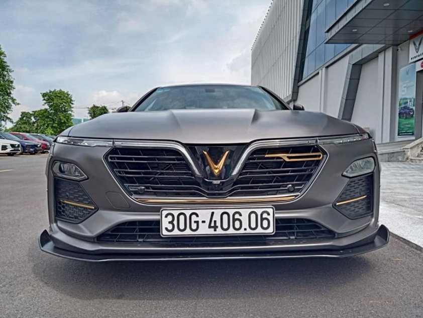 Đầu xe VinFast Lux A2.0 độ widebody