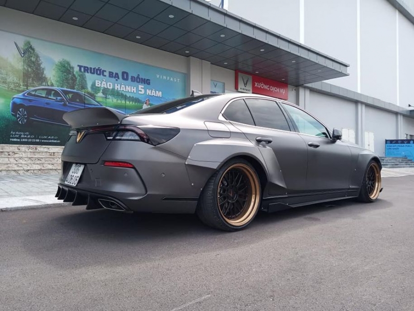 Ngoại thất chiếc VinFast Lux A2.0 độ widebody