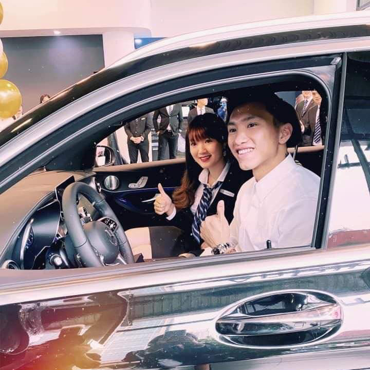 Văn Hậu mua xe GLC 300