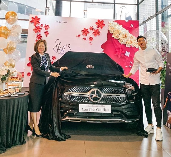 Đoàn Văn Hậu mua xe Mercedes-Benz GLC 300 4Matic