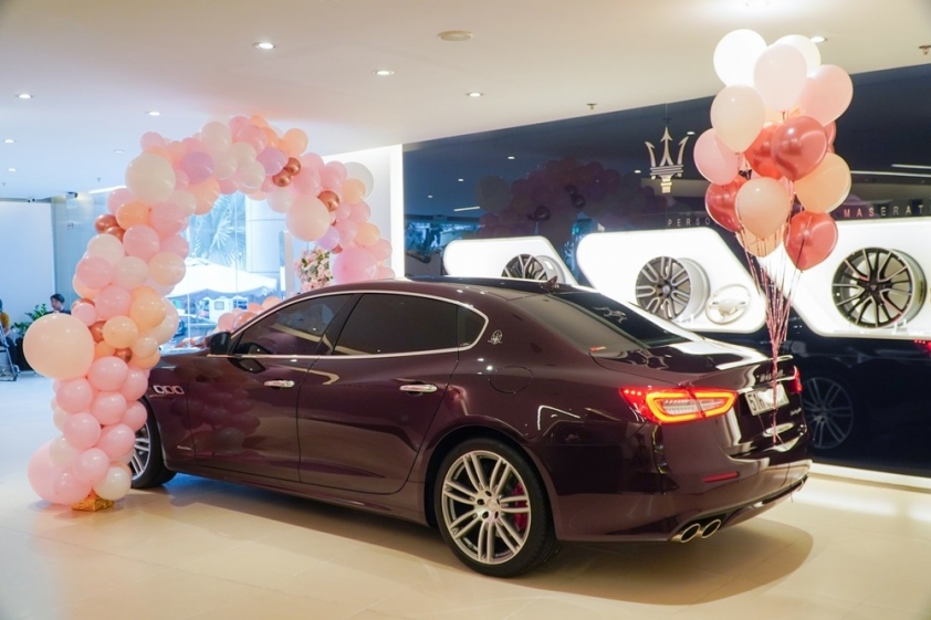 chiếc Maserati của Hương Giang Idol