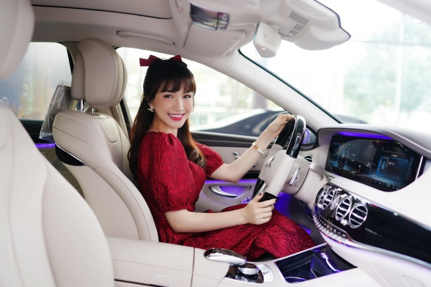 Hoà Minzy tậu Mercedes S450 L Luxury