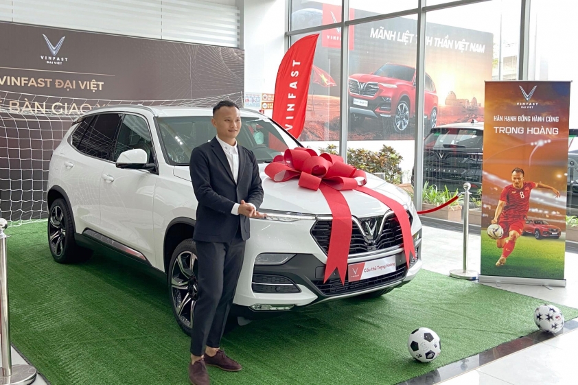 Trọng Hoàng mua xe VinFast Lux SA2.0