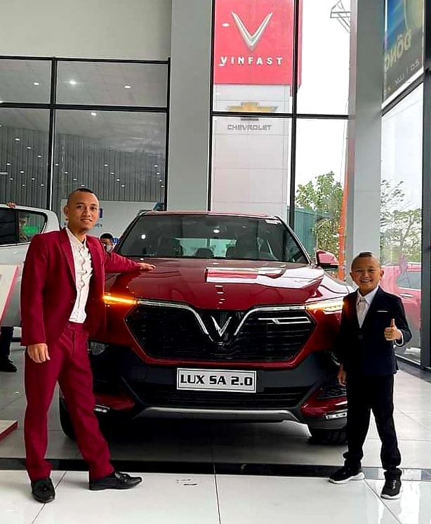 Anh em Tam Mao TV mua xe VinFast Lux SA2.0