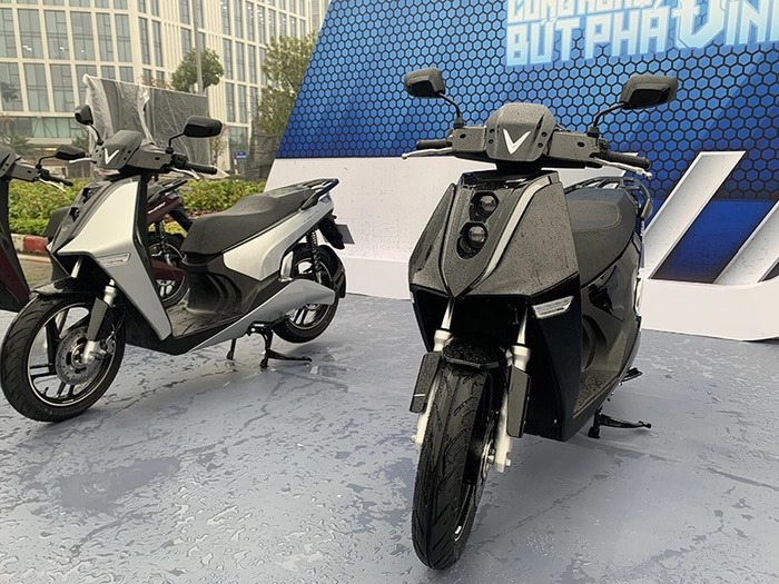 VinFast ra mắt xe máy điện Theon, tham vọng soán ngôi Honda SH Ảnh 1