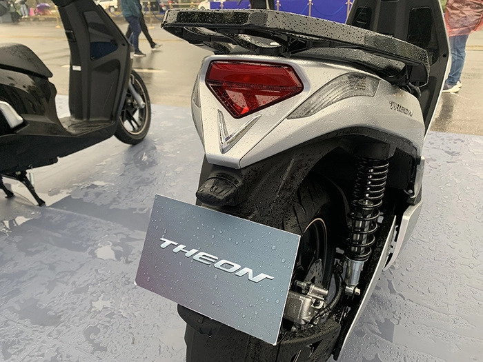 VinFast ra mắt xe máy điện Theon, tham vọng soán ngôi Honda SH Ảnh 2
